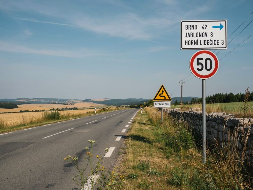 Znak ostrzegawczy na czeskiej drodze